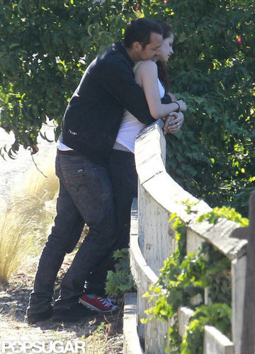 Rupert Sanders hugged Kristen Stewart.
Rupert Sanders hugged Kristen Stewart.