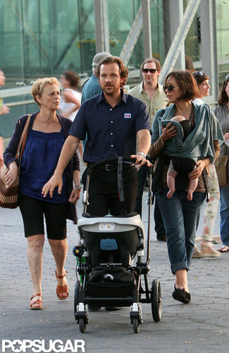 A First Look at Maggie Gyllenhaal and Peter Sarsgaard's Daughter Gloria! A First Look at Maggie Gyllenhaal and Peter Sarsgaard's Daughter Gloria!