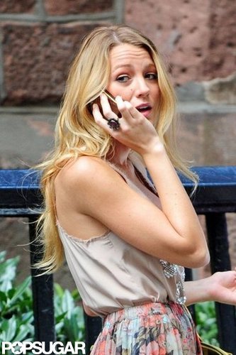 Blake Lively chatted on her cell phone while filming a scene for Gossip Girl.
Blake Lively chatted on her cell phone while filming a scene for Gossip Girl.