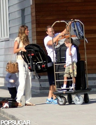 Pregnant Gisele Bundchen Packs Up With Jack and Ben Pregnant Gisele Bundchen Packs Up With Jack and Ben