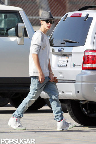 Justin Bieber visited Selena Gomez on set.
Justin Bieber visited Selena Gomez on set.