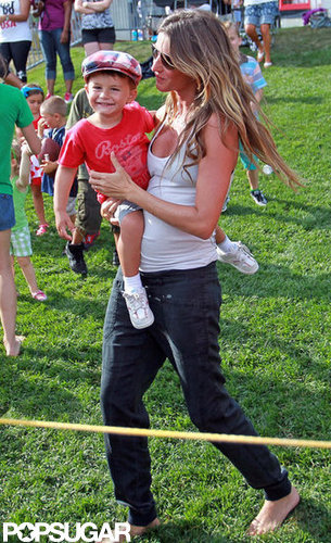 Pregnant Gisele Bundchen carried her son.
Pregnant Gisele Bundchen carried her son.