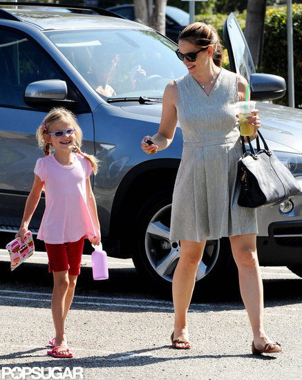 Jennifer Garner Gets Smiley With Violet at Gymnastics Jennifer Garner Gets Smiley With Violet at Gymnastics