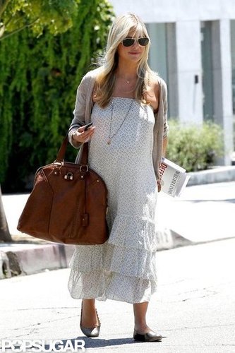 Sarah Michelle Gellar wore a long necklace with her dress.
Sarah Michelle Gellar wore a long necklace with her dress.