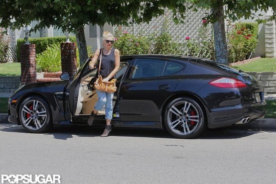 Gwen Stefani parked her car in Studio City.
Gwen Stefani parked her car in Studio City.