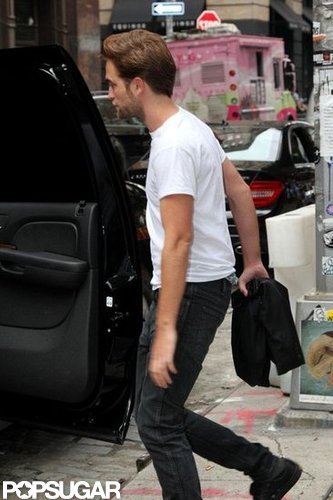 Robert Pattinson Gets Casual and Cute at Lunch Robert Pattinson Gets Casual and Cute at Lunch