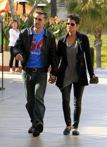 Reason 15: OK, besides the fact that she's killing it in a pair of sexy leather leggings to run errands (no less), she's also married to the handsome Olivier Martinez. Not too shabby, Halle.
Reason 15: OK, besides the fact that she's killing it in a pair of sexy leather leggings to run errands (no less), she's also married to the handsome Olivier Martinez. Not too shabby, Halle.
