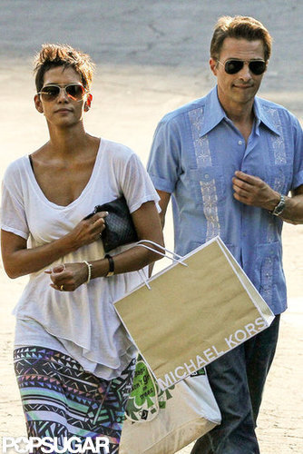 Halle Berry and Olivier Martinez went shopping together.
Halle Berry and Olivier Martinez went shopping together.