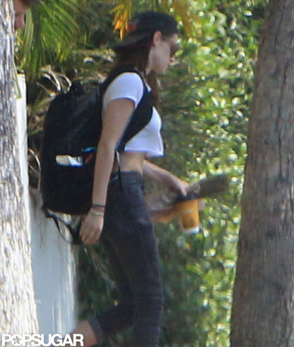 Kristen Stewart showed her stomach in a crop top.
Kristen Stewart showed her stomach in a crop top.