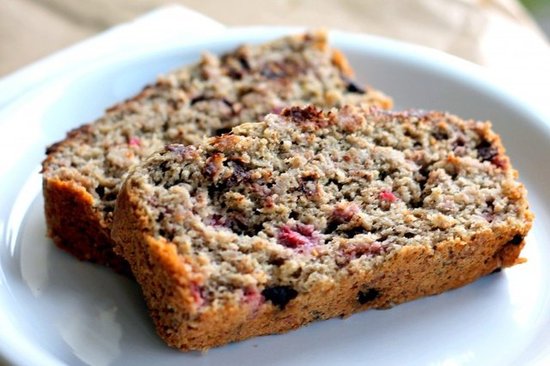 Everybody loves banana bread, but how about a gluten-free version filled with protein? This dark chocolate raspberry oatmeal banana bread is definitely worth breaking away from your traditional banana bread recipe.
Everybody loves banana bread, but how about a gluten-free version filled with protein? This dark chocolate raspberry oatmeal banana bread is definitely worth breaking away from your traditional banana bread recipe.