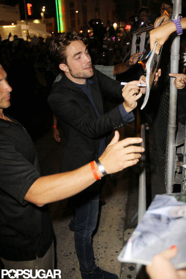 Robert Pattinson signed autographs outside the Jimmy Kimmel Show in LA.
Robert Pattinson signed autographs outside the Jimmy Kimmel Show in LA.