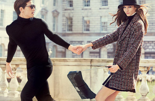 Karlie proves her Fall chic status in a chain-link bag, tweed coat, and slick black hat for Stefanel.
Karlie proves her Fall chic status in a chain-link bag, tweed coat, and slick black hat for Stefanel.