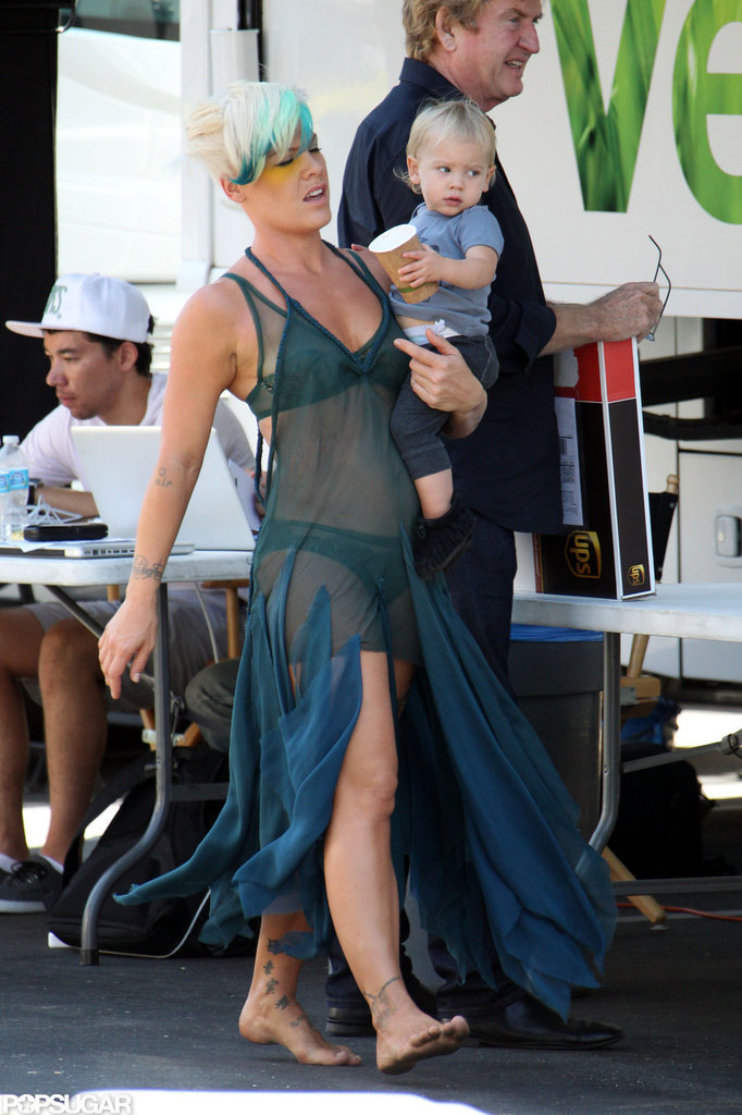 Pink carried Willow Hart on set. Pink carried Willow Hart on set.
