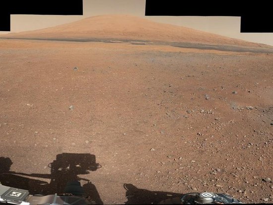Landing site of the Curiosity rover with Mount Sharp in the background.
Source: NASA
Landing site of the Curiosity rover with Mount Sharp in the background.
Source: NASA