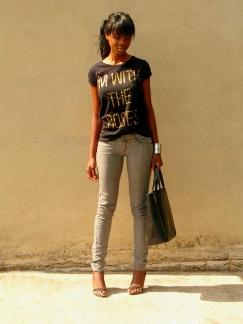 http://stylesbyassitan.blogspot.fr/2012/08/im-with-roses.html