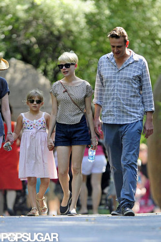 Michelle Williams and Jason Segel took Matilda to the zoo in NYC.
Michelle Williams and Jason Segel took Matilda to the zoo in NYC.
