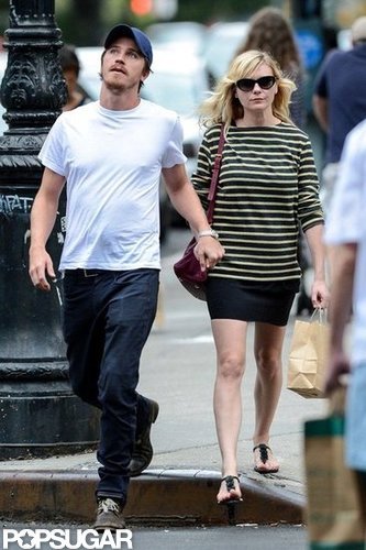 Kirsten Dunst and Garrett Hedlund held hands in NYC.
Kirsten Dunst and Garrett Hedlund held hands in NYC.