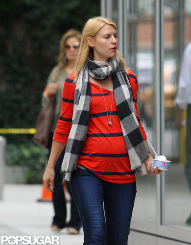 Pregnant Claire Danes Stops For a Sweet Treat in NYC Pregnant Claire Danes Stops For a Sweet Treat in NYC