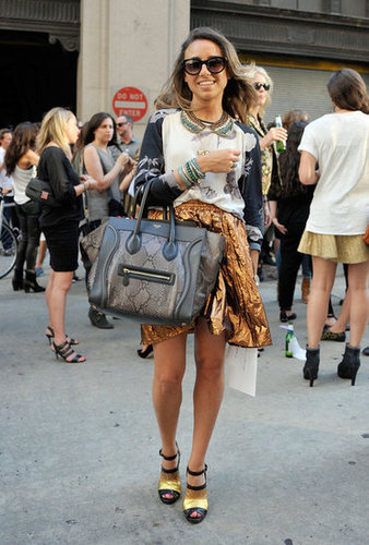 The must-have Céline tote and a pair of strappy heels and statement jewels created an on-point mix-up.
The must-have Céline tote and a pair of strappy heels and statement jewels created an on-point mix-up.