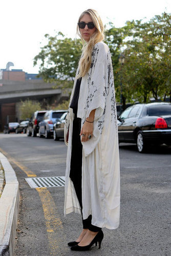 Easy-glam, courtesy of a full-length kimono.
Easy-glam, courtesy of a full-length kimono.