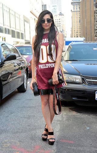 Sporty-cum-cool via a jersey-style top and strappy wedges.
Sporty-cum-cool via a jersey-style top and strappy wedges.