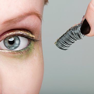 How to Apply Fake Eyelashes