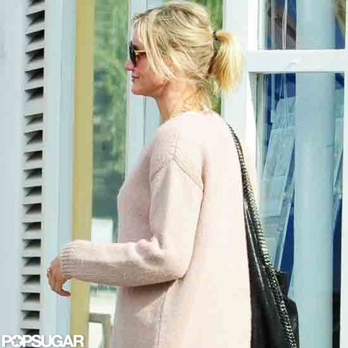 Cameron Diaz wore a Stella McCartney Falabella bag.
Cameron Diaz wore a Stella McCartney Falabella bag.
