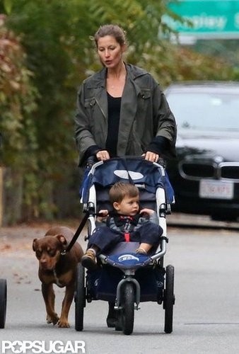 Gisele Bundchen Bumps Around Boston With Ben While Tom Hits the Field Gisele Bundchen Bumps Around Boston With Ben While Tom Hits the Field