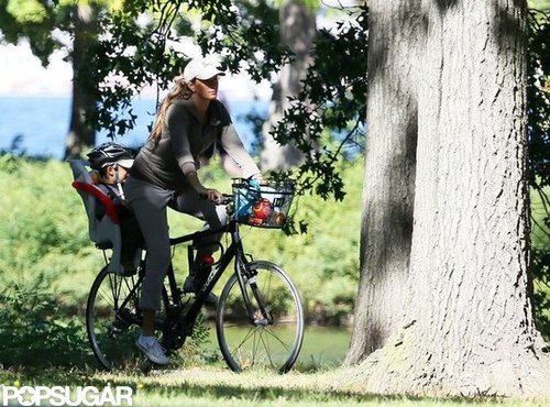 Gisele Bundchen Bumps Around Boston With Ben While Tom Hits the Field Gisele Bundchen Bumps Around Boston With Ben While Tom Hits the Field