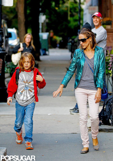 Sarah Jessica Parker took James Wilkie Broderick to class.
Sarah Jessica Parker took James Wilkie Broderick to class.
