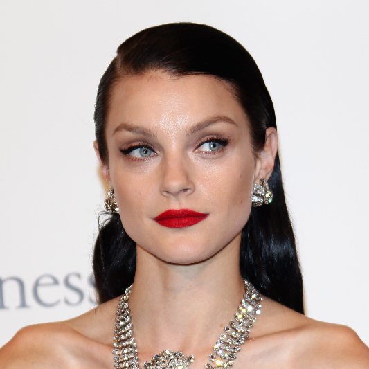 Celebrities With Side-Swept Hairstyles Celebrities With Side-Swept Hairstyles