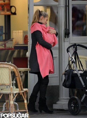 Elsa and India Cuddle Up While Chris Stays in Character Elsa and India Cuddle Up While Chris Stays in Character