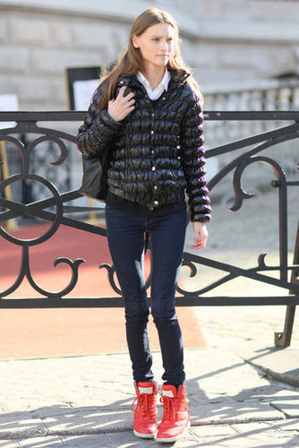 A puffer and apple-red high-tops gave skinny jeans a sportif twist.
A puffer and apple-red high-tops gave skinny jeans a sportif twist.