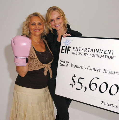 In October 2006, Kate Bosworth posed with Lucille Saraco to help punch a way to the cure with a $5.6 million check for the fight against breast cancer in NYC.
In October 2006, Kate Bosworth posed with Lucille Saraco to help punch a way to the cure with a $5.6 million check for the fight against breast cancer in NYC.