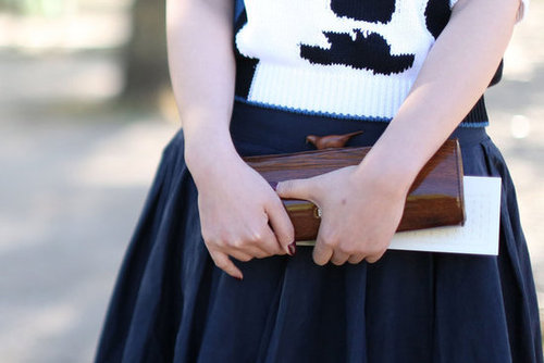 Sometimes, it's not having an It bag that makes your look a standout — like this precious wood box clutch.
Sometimes, it's not having an It bag that makes your look a standout — like this precious wood box clutch.