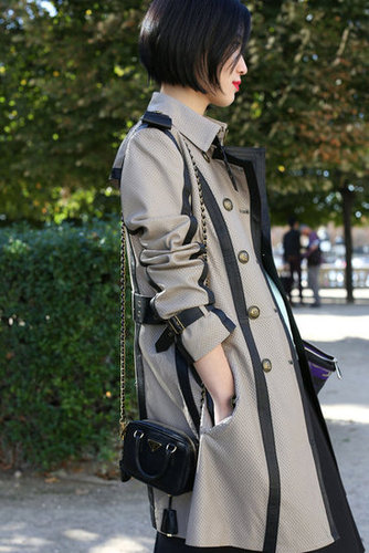 We love that this little clutch picked up on the bold piping in her trench.
We love that this little clutch picked up on the bold piping in her trench.