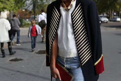 The military detailing made this coat a serious outfit asset, while her gold color and red clutch played right into the palette.
The military detailing made this coat a serious outfit asset, while her gold color and red clutch played right into the palette.