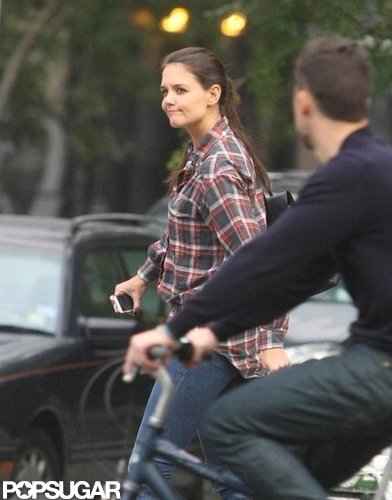 Katie Holmes wore a plaid shirt in NYC.
Katie Holmes wore a plaid shirt in NYC.