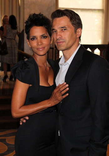 Halle Berry and Olivier Martinez looked sweet together.
Halle Berry and Olivier Martinez looked sweet together.