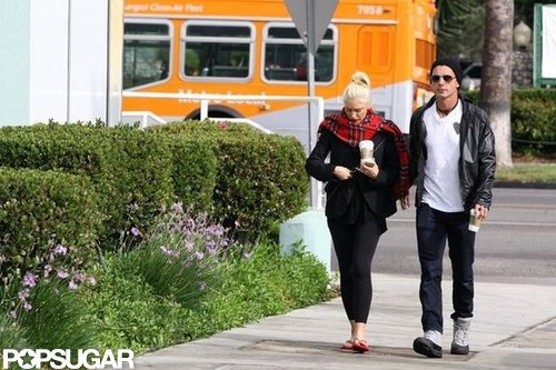 Gwen Stefani and Gavin Rossdale stopped for coffee in LA.
Gwen Stefani and Gavin Rossdale stopped for coffee in LA.