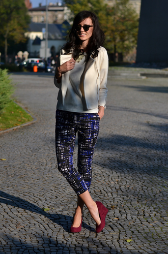Printed pants shake up a polished jacket and give her burgundy heels a bold color counterpoint.
Source: Lookbook.nu
Printed pants shake up a polished jacket and give her burgundy heels a bold color counterpoint.
Source: Lookbook.nu