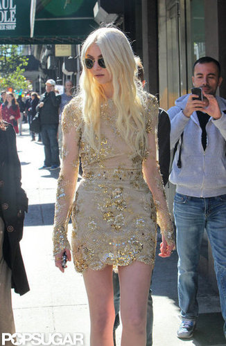 Blake Lively Flashes Her Diamond and Welcomes Taylor Momsen Back to Set Blake Lively Flashes Her Diamond and Welcomes Taylor Momsen Back to Set