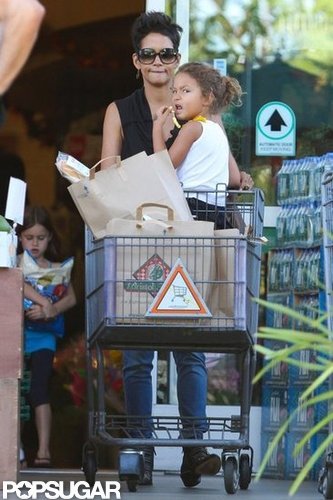 "Hopeless Romantic" Halle Berry Dishes on Her "Life of the Party" Fiancé "Hopeless Romantic" Halle Berry Dishes on Her "Life of the Party" Fiancé