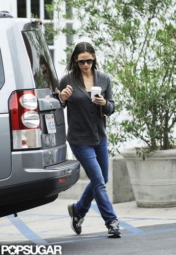 Jennifer Garner got into her car after picking up coffee in LA.
Jennifer Garner got into her car after picking up coffee in LA.