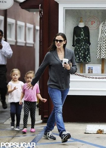 Jennifer Garner reached for Seraphina's hand during a coffee run in LA.
Jennifer Garner reached for Seraphina's hand during a coffee run in LA.