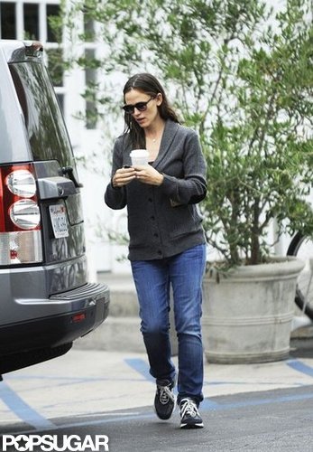 Jennifer Garner made a morning coffee run in LA.
Jennifer Garner made a morning coffee run in LA.