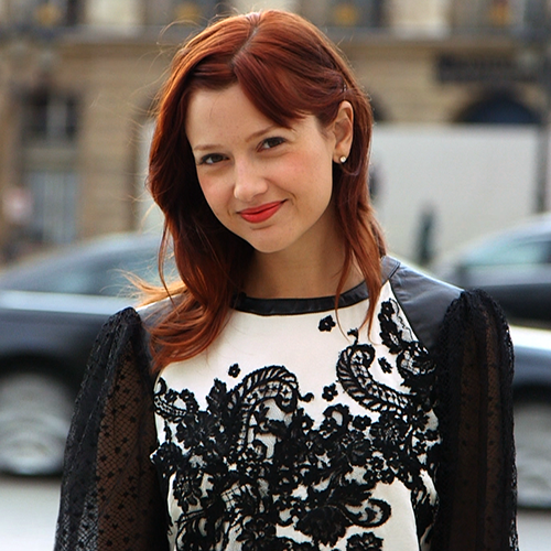 How to Dress For Paris Fashion Week (Video)
