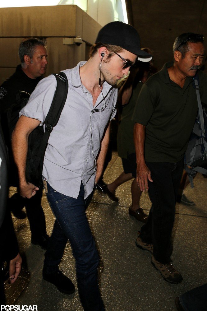Robert Pattinson kept it casual for his travels. Robert Pattinson kept it casual for his travels.
