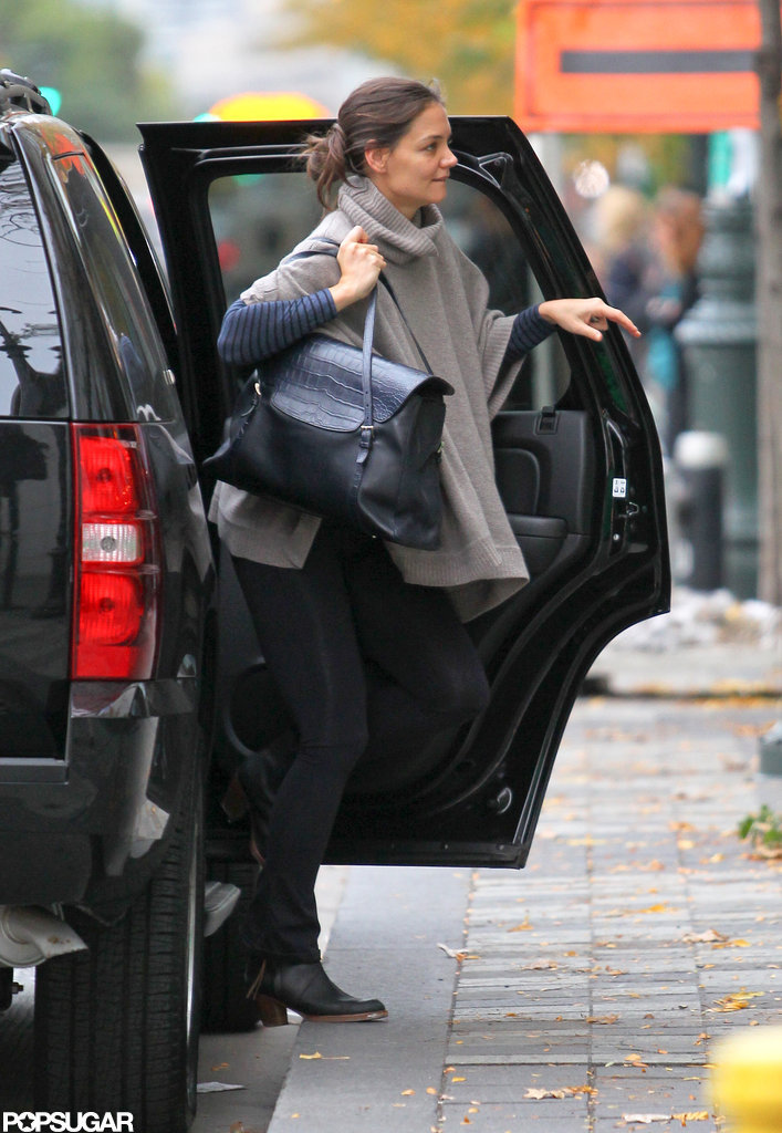 Katie Holmes got out of her car in NYC.
Katie Holmes got out of her car in NYC.