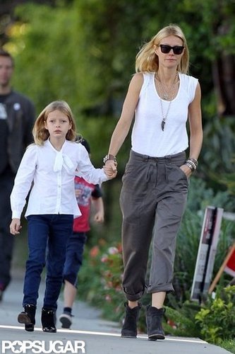 Gwyneth Does the School Run With Chris and the Kids Before Voting Gwyneth Does the School Run With Chris and the Kids Before Voting